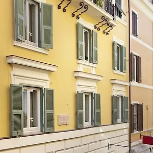 3* Pensión Garibaldi Piazza Di Spagna